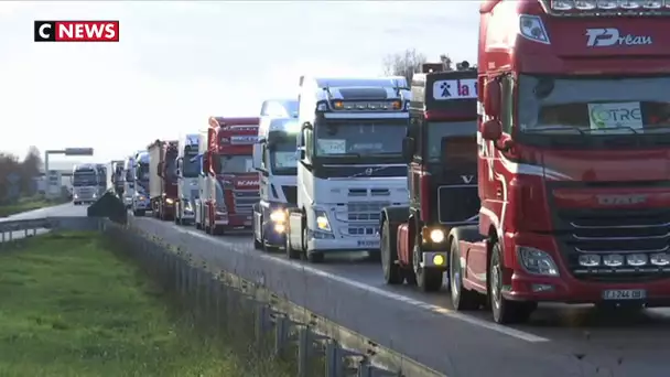 Les routiers barrent les routes pour protester contre la hausse du gasoil