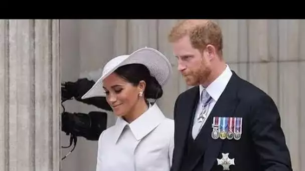 La famille royale devrait ` hardiment love-bomb '' Meghan et Harry pour contenir les revendications