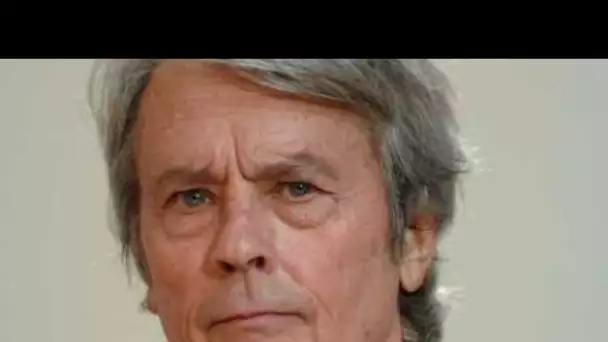 « Il faut savoir mentir en amour » : Alain Delon se confie sur ses relations avec...