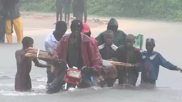 Dès qu'il pleut, il se frotte les mains