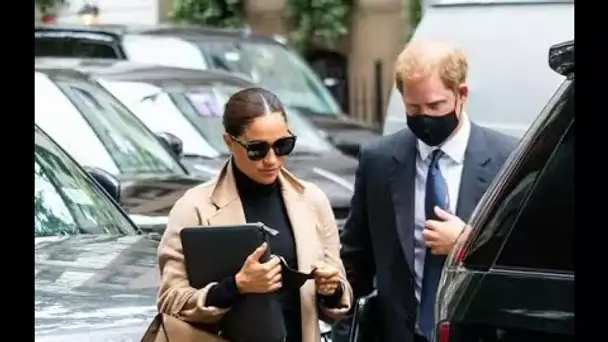 Meghan Markle repérée portant un patch de bien-être de 315 £ avec un manteau d'hiver et une écharpe