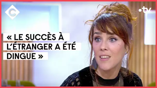 Zaz, un phénomène en France et dans le monde - C à vous - 21/10/2021