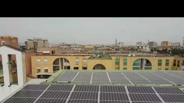 Italie : un quartier pauvre de Naples produit sa propre énergie solaire et gratuite • FRANCE 24