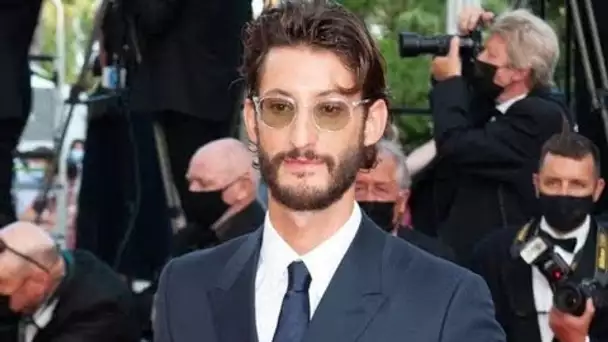 L’acteur Pierre Niney rembarre une internaute qui "cherche quelque chose de dur" : un...