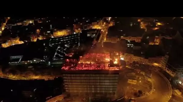 [No Comment] Brasier au dernier étage d'un centre commercial en Bolivie