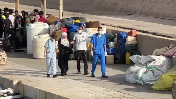 VIDÉO - Lampedusa : un groupe de 200 migrants escortés par les garde-côtes italiens