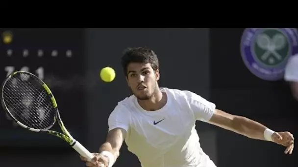 Tennis : Carlos Alcaraz remporte son premier Wimbledon en battant Novak Djokovic