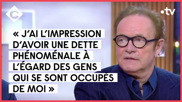 Opéré d’un cancer, Guillaume Durand témoigne - C à Vous - 10/01/2022