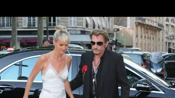 Johnny Hallyday odieux avec Laeticia, le jour où il l’a violentée sur un bateau