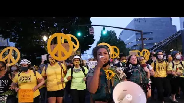 Mouvement Black lives Matter : des "murs de mamans" pour protéger les manifestants