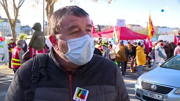 700 personnes manifestent à Pau à l'appel de la CGT et de la FSU