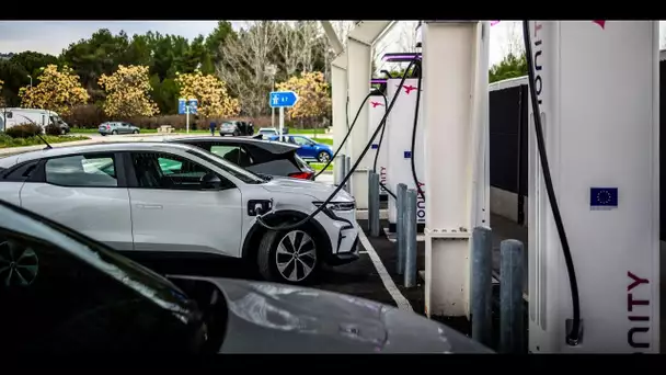 Prix, autonomie... Pourquoi les ventes de voitures électriques ralentissent-elles ?