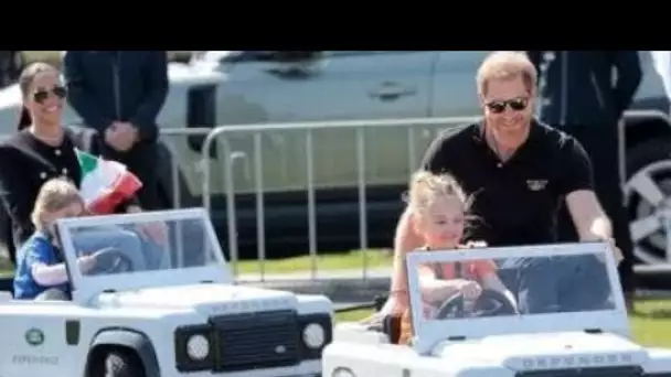 Adorable moment rayonnant Harry et Meghan conduits par des enfants le premier jour d'Invictus – VID