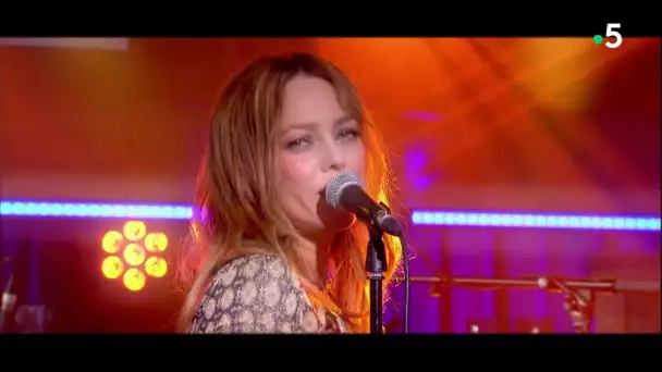 Vanessa Paradis (live) "Kiev" - C à Vous - 12/02/2019