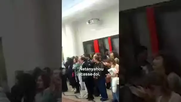 Une manifestation anti-Israël dans le hall de Sciences Po Paris