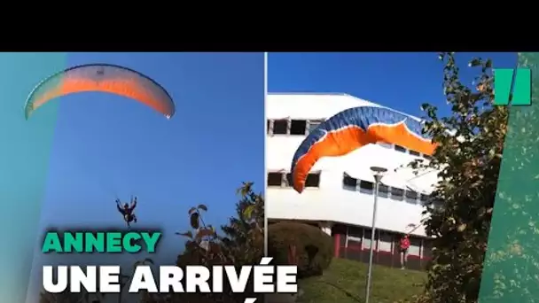 Il atterrit en parapente sur le campus de l'IUT à Annecy