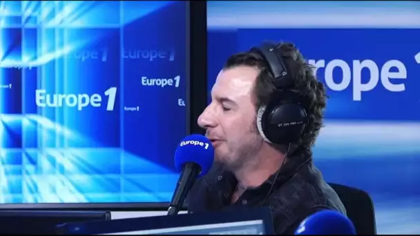 Michaël Youn et Arnaud Ducret interprètent en live "Fous ta cagoule"