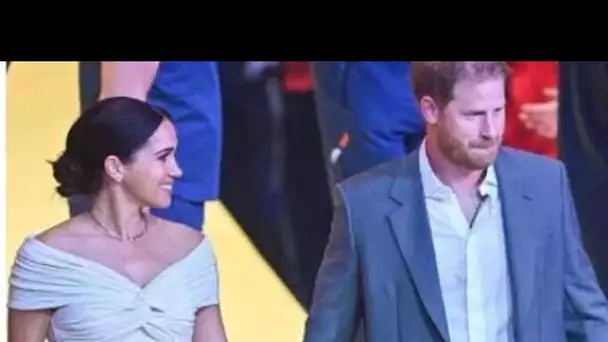 Meghan Markle et le prince Harry font fondre l'arène alors que la foule éclate à leur arrivée