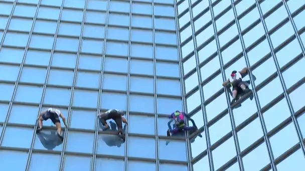 Contre le passesanitaire, le « Spider-Man français » escalade une tour à la Défense