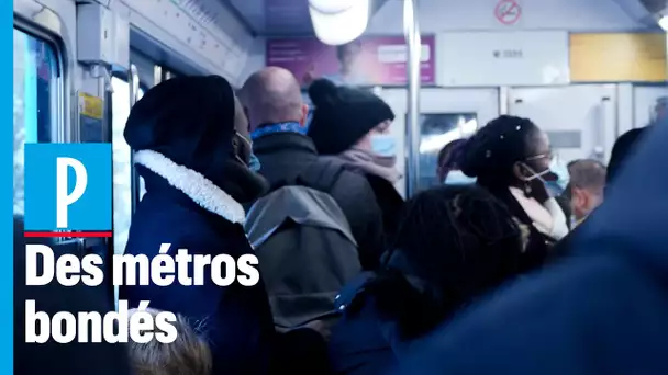 "J'étais vraiment collé à tout le monde" : en plein confinement, le métro est plein