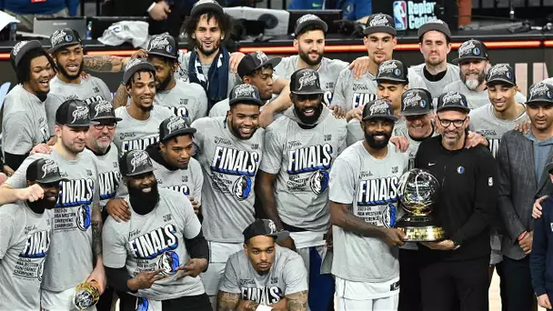 The Dallas Mavericks Receive The Oscar Robertson Trophy As The NBA Western Conference Champions!