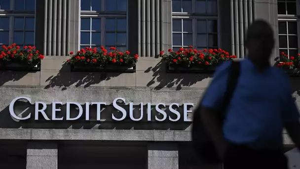 «Je retire tout mon argent» : les clients divisés face aux difficultés de la banque Credit Suisse