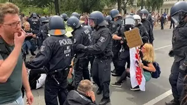 A Berlin, manifestation illégale contre les restrictions sanitaires