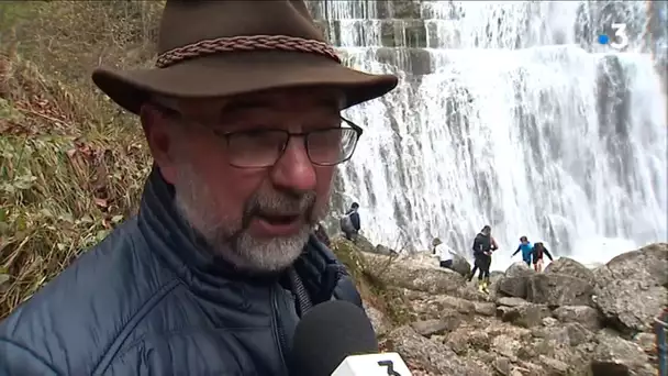 Le spectacle des cascades du Jura en crue