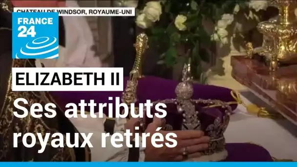 Funérailles d'Elizabeth II : les attributs royaux retirés du cercueil de la reine • FRANCE 24