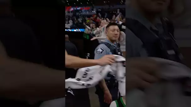 Tatum throws a towel on a kid’s head 🤣