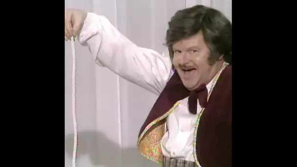 Benny Hill - Le jongleur