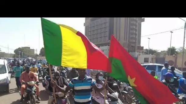 Manifestations de soutien à la junte après le coup d'Etat au Burkina Faso • FRANCE 24