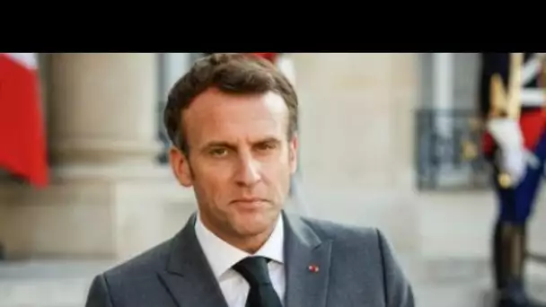 « Tenue décente exigée » : les propos d’Emmanuel Macron sur les crop top...