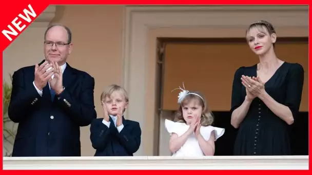 ✅  Jacques et Gabriella, les enfants d’Albert et Charlène de Monaco, très élégants au balcon