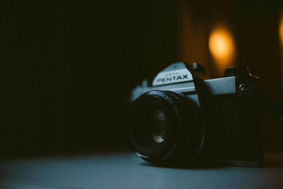 camera-on-table-in-dark